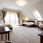Hotel Kardosfa Zselickisfalud