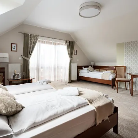 Kardosfa Szálloda 3*