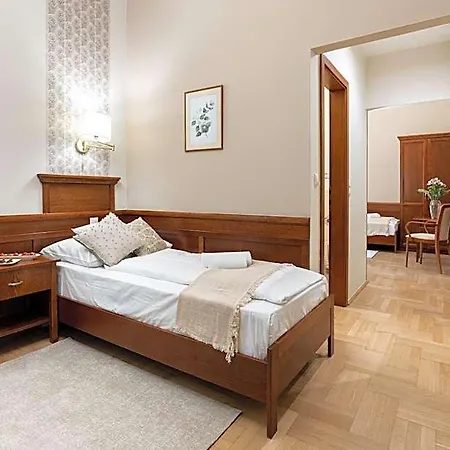 Kardosfa Hotel Zselickisfalud