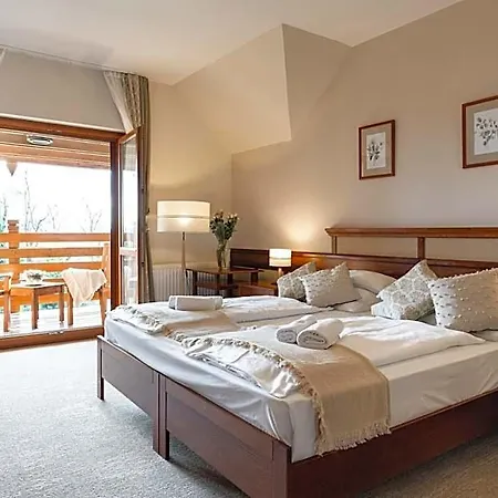 Hotel Kardosfa Zselickisfalud