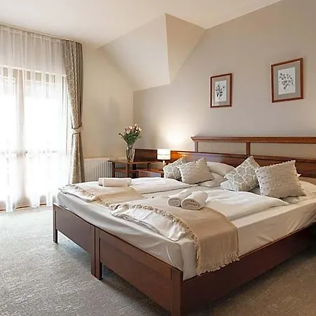 Kardosfa Hotel Zselickisfalud