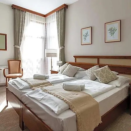 Hotel Kardosfa 3*