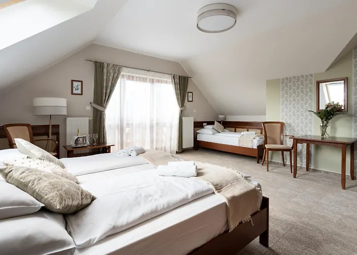 Kardosfa Hotel 3*